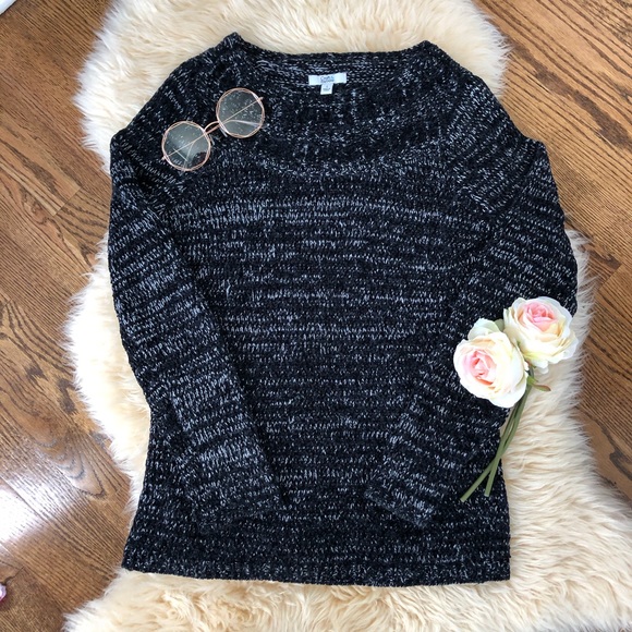 Croft and Barrow black and white sweater. - Picture 1 of 5